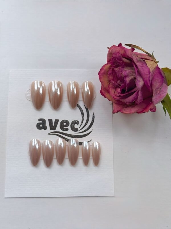 Shining Pearl Chrome Nails